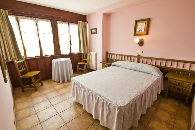 Hospedaje Granada San Vicente De La Barquera Quarto foto