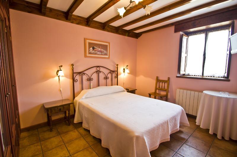 Hospedaje Granada San Vicente De La Barquera Quarto foto